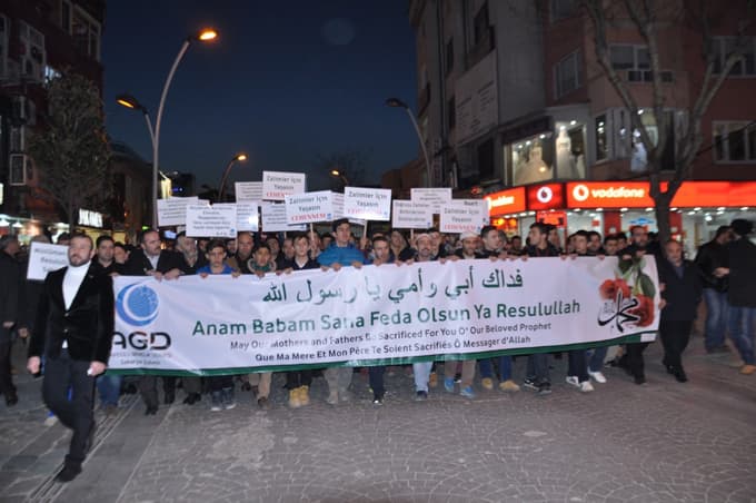 'Peygamberimize sevgi yürüyüşü'nü engellemek istedi