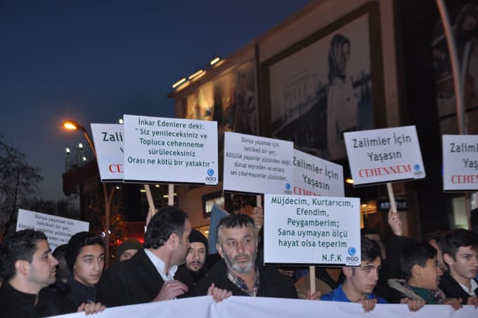 'Peygamberimize sevgi yürüyüşü'nü engellemek istedi