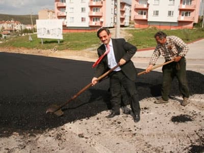 "2008 Sonunda Asfaltsız Yol Kalmayacak"