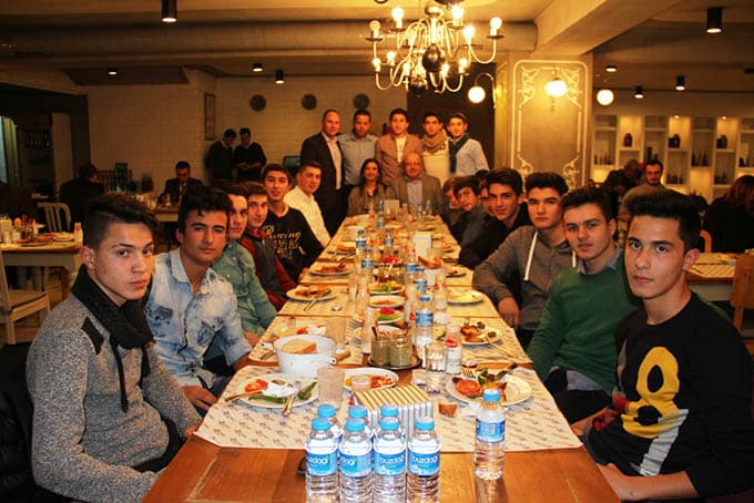 Başarılı sporculara ödül yemeği