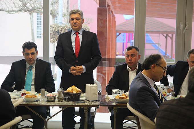 Başkandan personele kahvaltılı teşekkür...