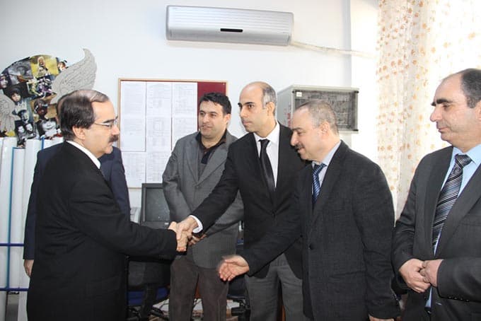 Öğrenciler yarıyıl tatili karnelerini Vali Coş'dan aldı