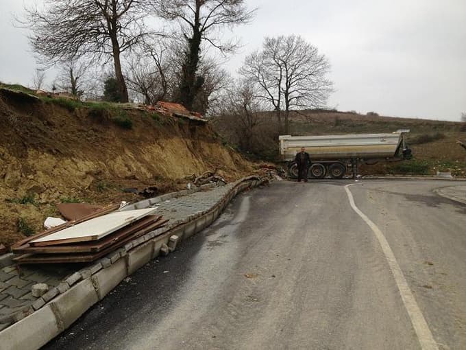 Kaynarca'da heyelan