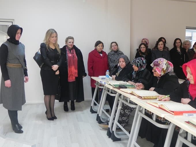 Aylin Coş'tan Sosyal Dayanışma Merkezi'ne ziyaret
