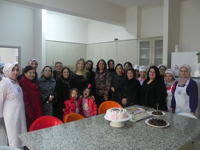Aylin Coş'tan Sosyal Dayanışma Merkezi'ne ziyaret
