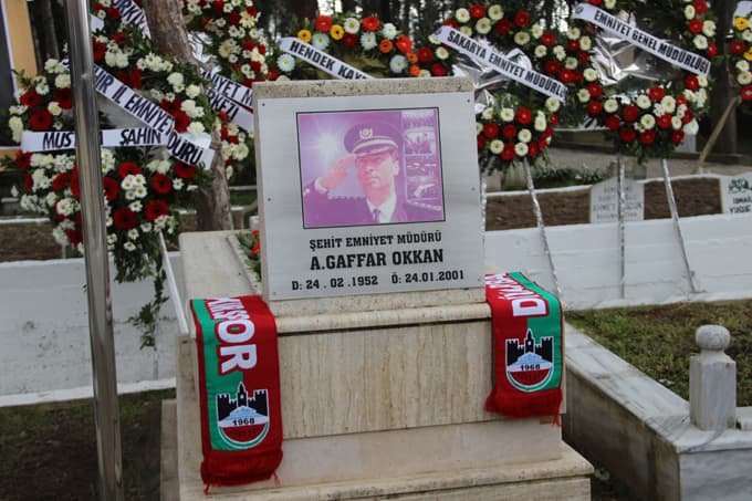 Şehit Emniyet Müdürü Okkan, mezarı başında anıldı