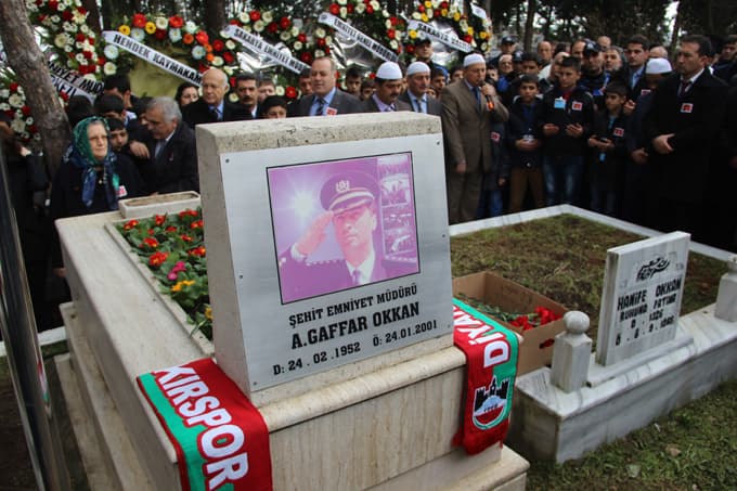 Şehit Emniyet Müdürü Okkan, mezarı başında anıldı