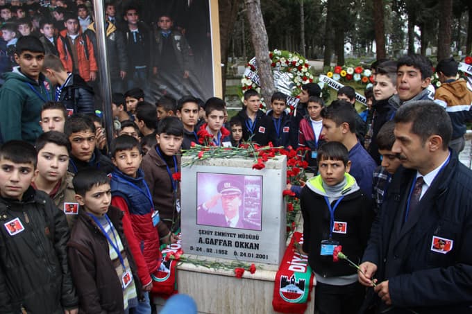 Şehit Emniyet Müdürü Okkan, mezarı başında anıldı