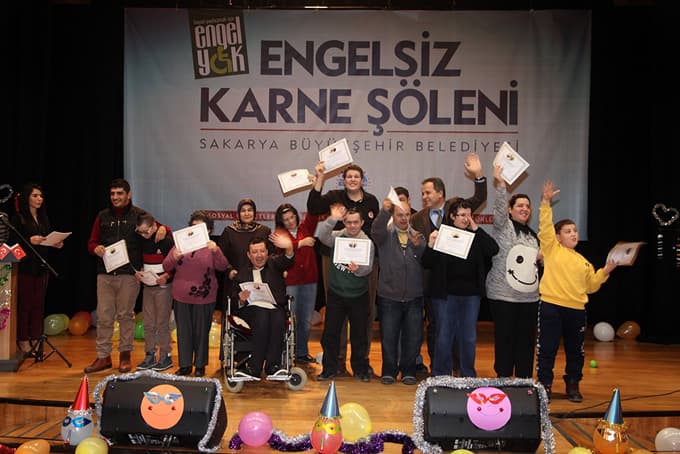 İlk kez karne sevinci yaşadılar