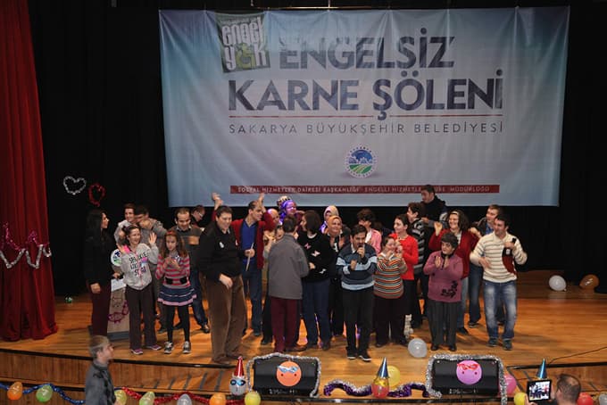 İlk kez karne sevinci yaşadılar
