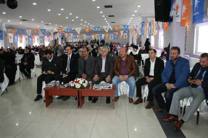 Ak Parti Karasu Kadın Kolları Kongresi yapıldı