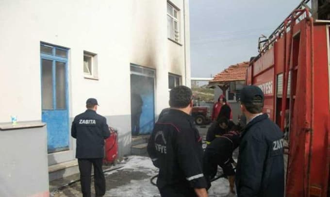 Kaynarca Mimar Sinan Ortaokulu'nda yangın 