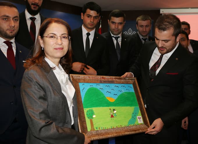 Genç MÜSİAD'tan Bakan İslam'a duygu yüklü hediye...