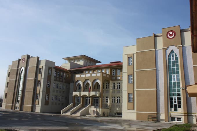 Ferizli'de meslek lisesine 24 derslikli ek bina 