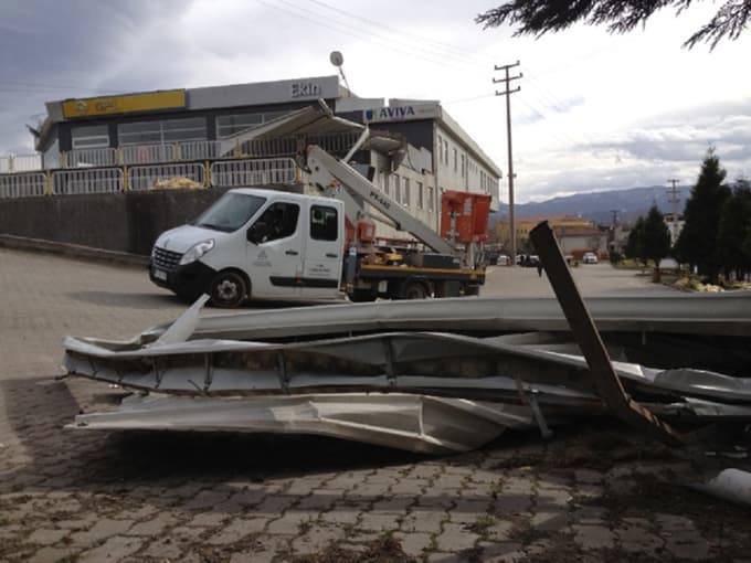 SEDAŞ'ın fırtına sonrası çalışmaları devam ediyor