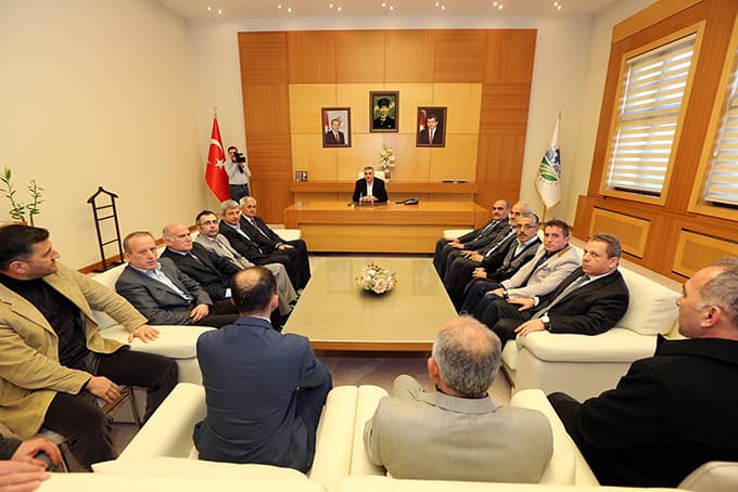 "İlçelere yeni sentetik sahalar kazandıracağız"