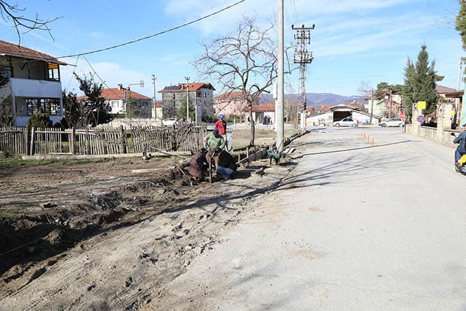 Sapanca Belediyesi yol çalışmaları devam ediyor