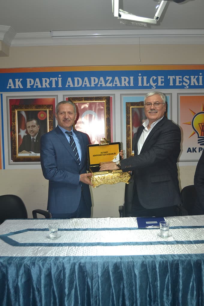 Dişli, Ak Parti Adapazarı İlçe Teşkilatı'nı ziyaret etti