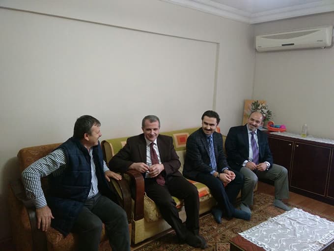 Hasan Sağlam, ev ziyaretlerinde...