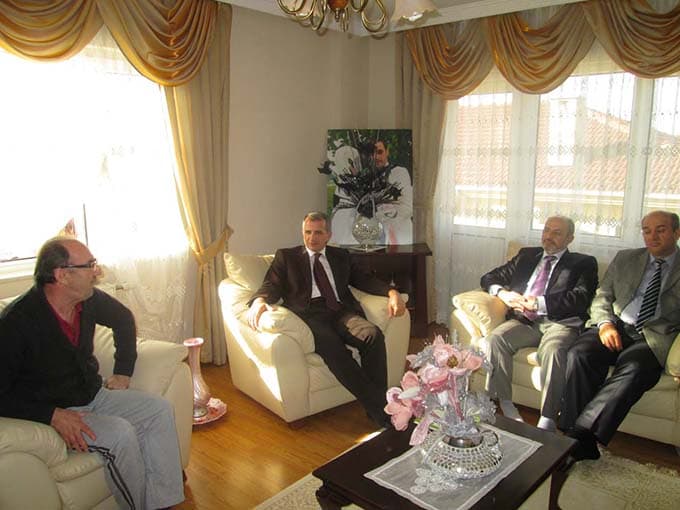 Hasan Sağlam, ev ziyaretlerinde...