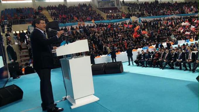 Başbakan Davutoğlu Ak Parti İl Kongresi'nde konuştu