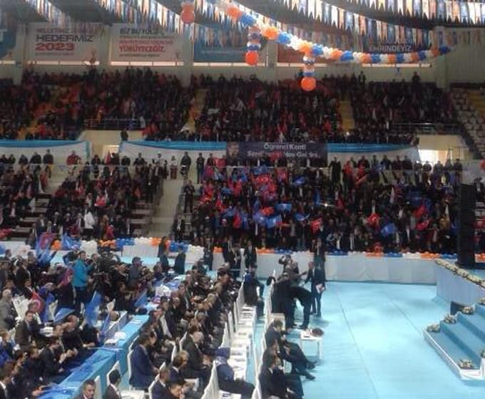 Başbakan Davutoğlu Ak Parti İl Kongresi'nde konuştu