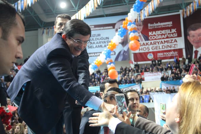 Başbakan Davutoğlu Ak Parti İl Kongresi'nde konuştu