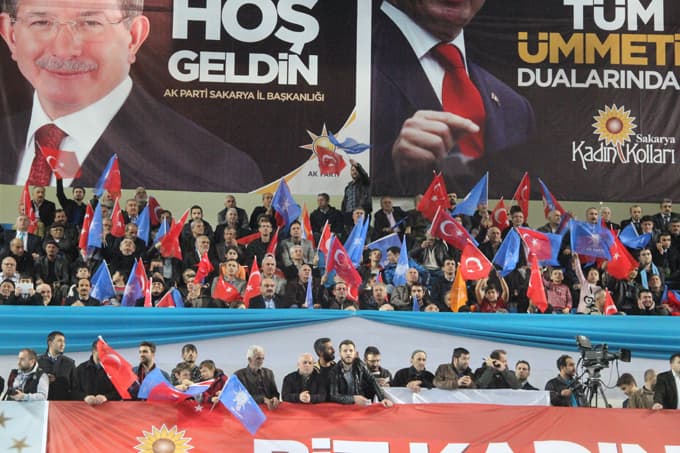 Başbakan Davutoğlu Ak Parti İl Kongresi'nde konuştu