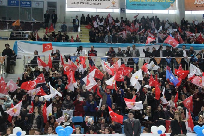 Başbakan Davutoğlu Ak Parti İl Kongresi'nde konuştu
