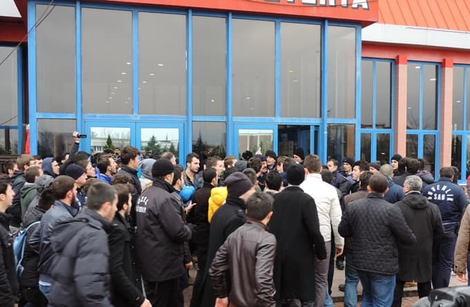 SAÜ'de öğrenciler arasında kavga çıktı