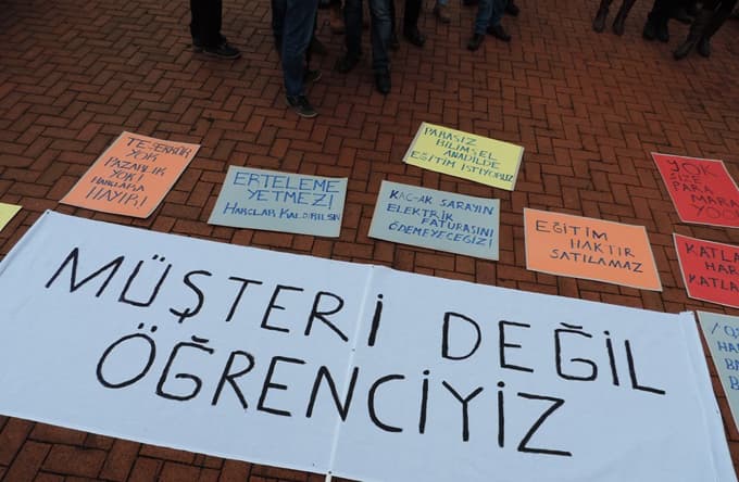 SAÜ'de öğrenciler arasında kavga çıktı