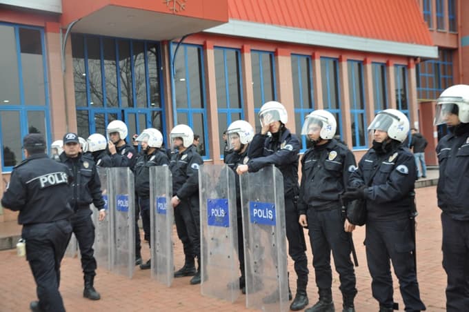SAÜ'de öğrenciler arasında kavga çıktı