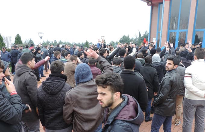 SAÜ'de öğrenciler arasında kavga çıktı