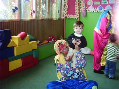 Minikler, Palyaçolarla Doyasıya Eğlendiler