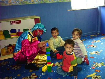 Minikler, Palyaçolarla Doyasıya Eğlendiler