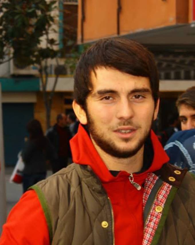 20 yaşındaki genç bıçaklanarak öldürüldü