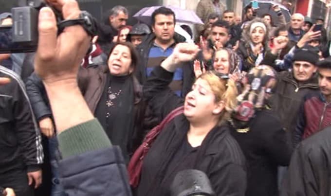 Bakan Ayşenur İslam Mersin'de protesto edildi