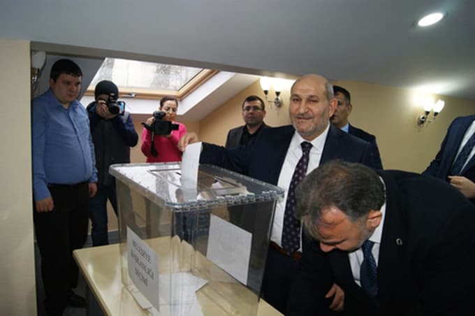 Hendek Belediyesi'nin yeni başkanı Püsküllü