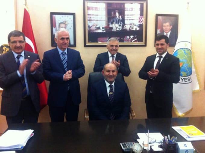 Hendek Belediyesi'nin yeni başkanı Püsküllü