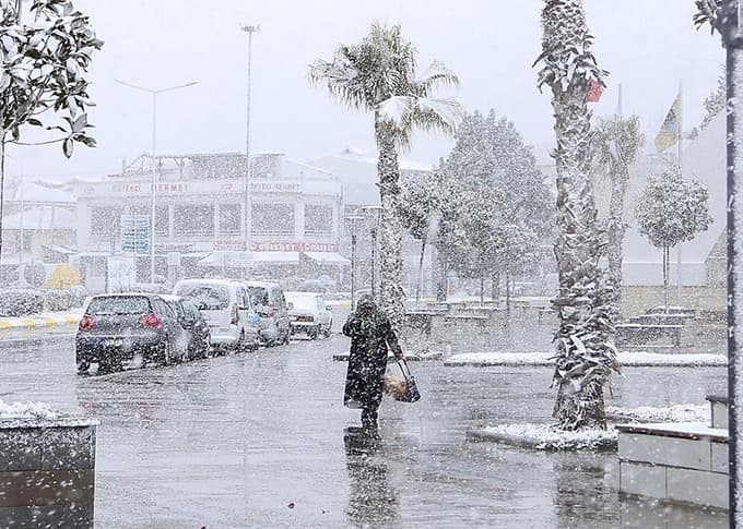 Sakarya'da kar yağışı etkili olmaya devam ediyor