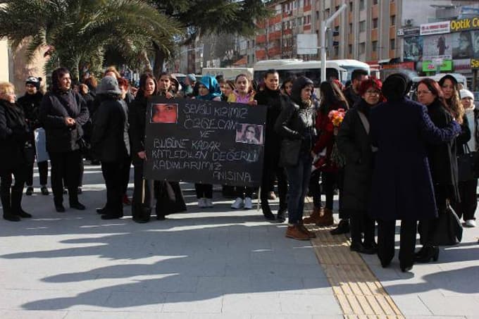 'Özgecan ve katledilen değerli kadınlar anısına' yürüdüler