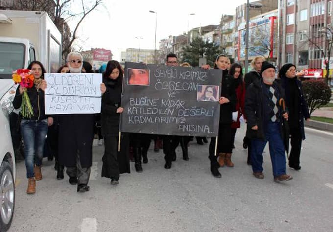 'Özgecan ve katledilen değerli kadınlar anısına' yürüdüler