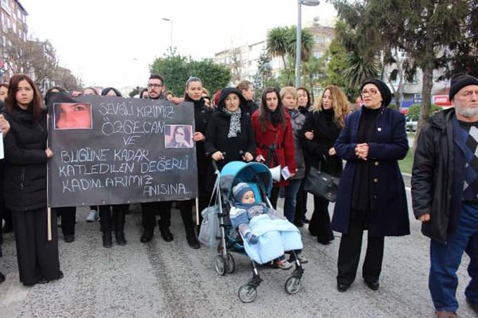 'Özgecan ve katledilen değerli kadınlar anısına' yürüdüler
