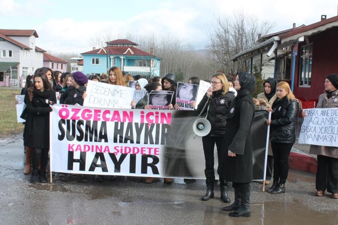Akyazı MYO öğrencileri Özgecan için toplandı