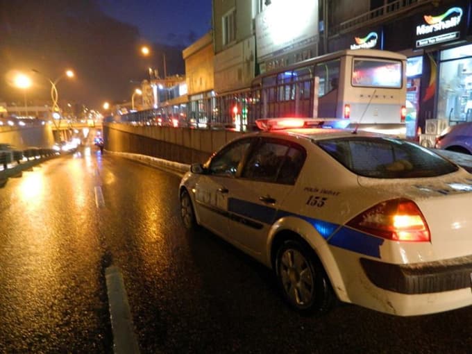 Şüpheli otomobil polisi alarma geçirdi