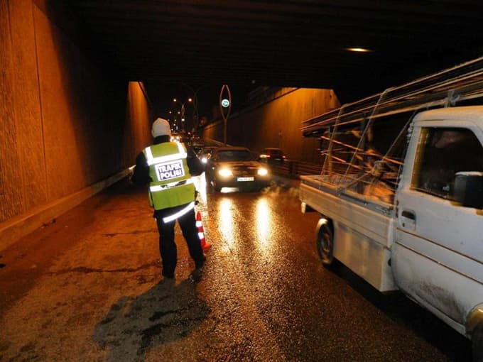 Şüpheli otomobil polisi alarma geçirdi