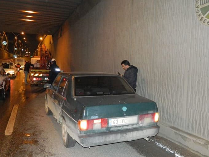 Şüpheli otomobil polisi alarma geçirdi