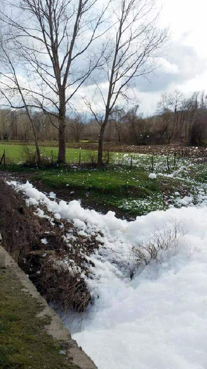 Kaynarca'daki Kocadere atıklar yüzünden böyle köpürdü 