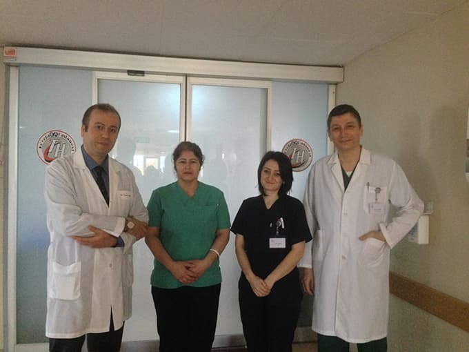 Karnından yarım kilo kitle çıkartıldı
