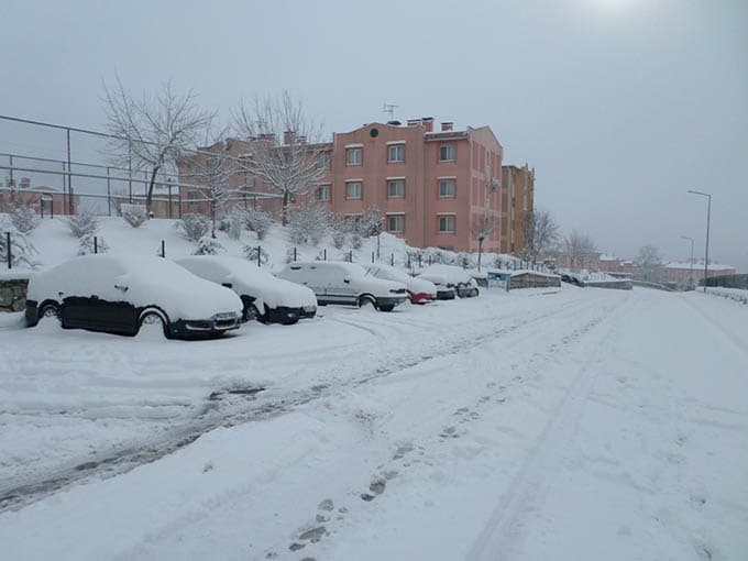 Kar kalınlığı 20 santimetreye ulaştı